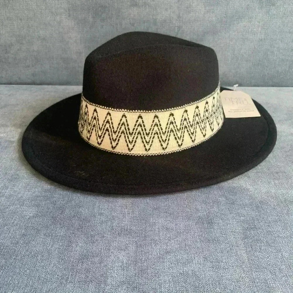 Time and Tru Accessories - Woman’s Time & True Black Velvet Pendleton Fall Fedora Hat New One Size